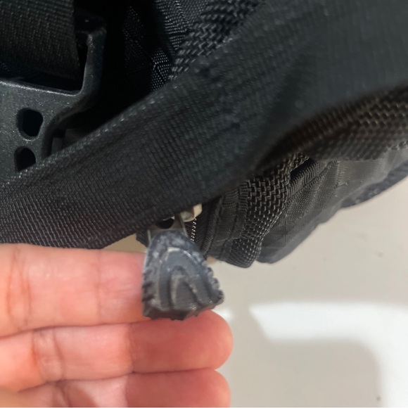 Oakley Vintage Software Duffle Bag Black/Titanium - Picture 4 of 14